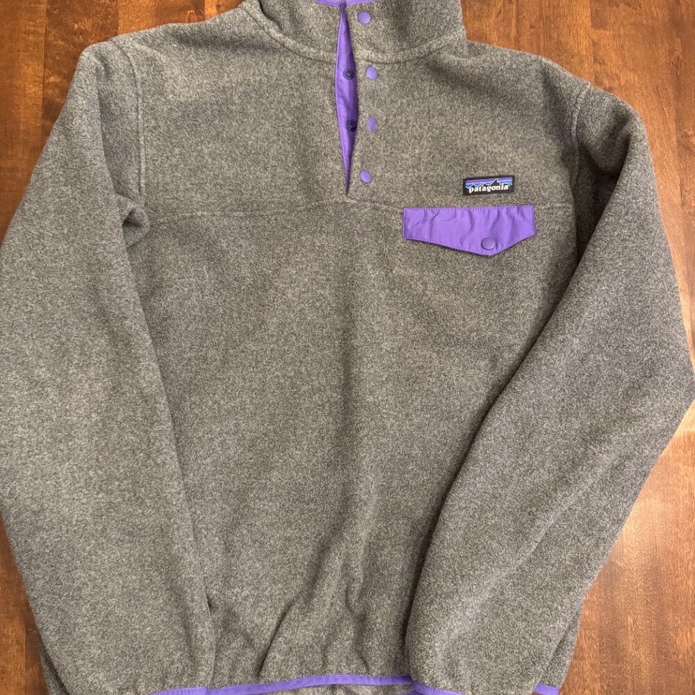 Patagonia Synchilla Snap-T Fleece – Women’s Medium (Gray & Purple)